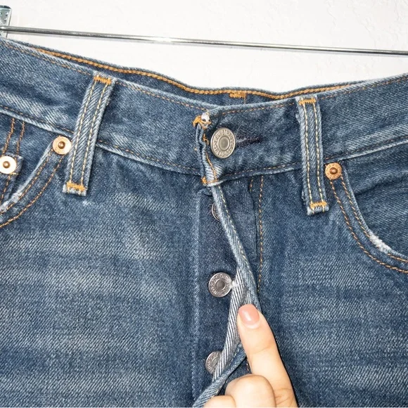 Levi’s 501 Blue Distressed Cut Off Denim High Rise Shorts Size 26 - Picture 4 of 8